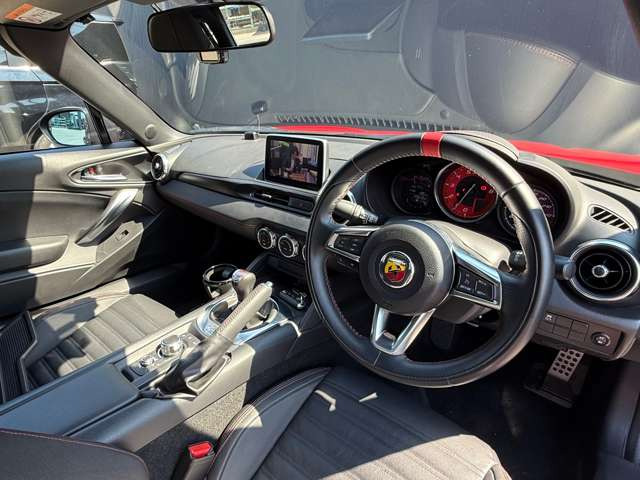 アバルト アバルト124スパイダー 1.4 6MT 純正ナビ フルセグ バック