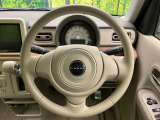 インテリアに合わせたデザインのステアリングは、運転される方のことも考え、運転しやすい形状、大きさです。是非一度、実際に触ってお確かめください。