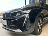 プジョーショールーム隣に常時約10台前後の高年式の認定中古車を中心に展示しております。道路を挟んで斜め向かいにはボルボ認定中古車を常時約20台前後展示しておりますのでごゆっくりご覧頂けます。