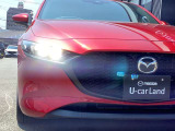 アダプティブLEDヘッドライト カメラや車速センサーと連動して、ハイ、ロー、ワイドローのLEDライトを常に最適な配光に自動制御する優れものです!
