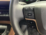 運転中、オーディオの操作をしてて、ハッとしたことはありませんか?ステアリングスイッチは、運転中でもハンドルでオーディオの操作が可能です。安全なドライブをサポートします。