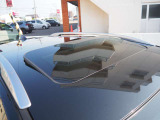 OP装備のサンルーフ搭載!換気や採光はもちろん、車内にいながら景色を楽しんで頂けます♪