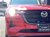 アダプティブLEDヘッドライト カメラや車速センサーと連動して、ハイ、ロー、ワイドローのLEDライトを常に最適な配光に自動制御する優れものです!