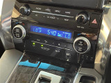 【左右分離型フルオートエアコン】運転席と助手席でそれぞれお好みの温度設定が可能で全席にも適切な空調をお届け致します!