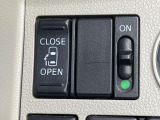 【パワースライドドア】スマートキーや運転席のスイッチでスライドドアの開閉が可能♪電動だから力を入れてドアを開ける必要が無く、小さいお子様でも、重い荷物を持っている時もラクに開け閉めできます♪