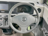 インテリアに合わせたデザインのステアリングは、運転される方のことも考え、運転しやすい形状、大きさです。是非一度、実際に触ってお確かめください。