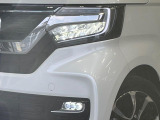 【シーケンシャルターンランプ付きLEDヘッドライト】人気の『流れるウィンカー』付きのLEDヘッドライトを装備♪高級感はもちろん、点灯時は存在感たっぷりで他車からも認識されやすく安心です。