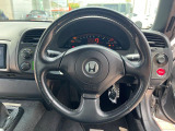 【純正革巻きステアリング】上質な革を使用することで、手にしっかり馴染みとても運転しやすいハンドルです♪