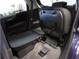 【チップアップ&ダイブダウンシート】はね上げれば高さのある荷物、倒せば長い荷物も収まります。はね上げて、倒して変化するシートで使いやすさをアレンジ。