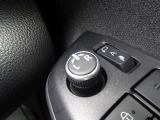 駐車時や狭い道でのすれ違い時に気を使うミラー。電動格納式ドアミラーはそんな時に便利です。