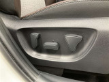 電動パワーシートでシート調整もラクラクです。