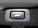 【パワートランクリッド】スマートキーや運転席のボタンを押すだけでリアゲートが自動で開閉します!荷物を持っている時や、高い位置にあるバックドアを閉める際に便利な機能です♪
