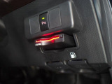 ETC車載器が装備されています。有料道路での通行料支払いがスムーズにできます。