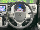 インテリアに合わせたデザインのステアリングは、運転される方のことも考え、運転しやすい形状、大きさです。是非一度、実際に触ってお確かめください。