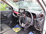 『1台』のお車に対して、3名体制で日々議論を重ね仕入れを行っております。