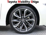 デザイン性のあるトヨタ純正アルミホイールです。車との一体感があります。