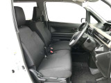 【運転席パワーシート】運転手にあったシートパターンに調整可能です。