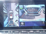 まるでお車を真上から見下ろしたかのような映像をナビに映し出してくれますので狭い駐車場でも周囲を確認する事が出来ますので非常に安心です♪