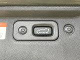 【パワーバックドア】スマートキーや運転席のボタンを押すだけでリアゲートが自動で開閉します!荷物を持っている時や、高い位置にあるバックドアを閉める際に便利な機能です♪