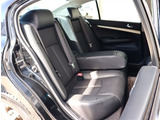 お車選びをお楽しみ頂けるよう、在庫車の展示スペースを十分に確保しております。