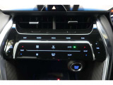 ★エアコンはオートタイプが装着済みです!オートモードにしておけば、車内温度を設定するだけで風の料や吹き出し口の切り替えを機械が行ってくれます!一年中快適な環境を作れますよ♪