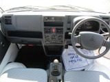 届出済未使用車でしたので、当然内装もキレイです♪ また、シートカバーの取付等も承ってましたのでお気軽にご相談ください♪