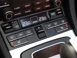 シートヒーターは、3段階調節可能。座面とバックレストを暖め、肌寒い日でも快適にドライブできます。
