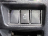 片側電動スライドドア付きです。