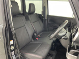 【4人乗りハーフレザーシート】ゆったりとした座り心地と、車内を広々と使える快適性に長けているので、快適な時間をお過ごしいただけます!