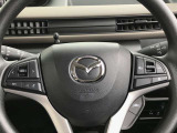 【マツダ・レーダー・クルーズ・コントロール (MRCC)】運転者がアクセルやブレーキを踏まなくても設定した速度での定速走行や先行車との車間距離を一定に保つ追従走行により、運転者の負担を軽減するシステムです。