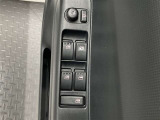 電動ドアミラーとパワーウィンドウ操作スイッチです。