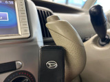 【キーレス】少し離れた場所からでもボタン一つでドアの開錠・施錠ができるのでとっても便利!ドアの鍵穴周りに傷をつけることもありません♪