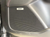 【BOSE】車の音響特性に合わせて開発された、高性能スピーカー。車外の騒音に悩まされることなく、快適に聴こえるように調整され、車内だからこそ楽しめるサウンドを体感できます♪