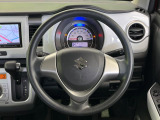 インテリアに合わせたデザインのステアリングは、運転される方のことも考え、運転しやすい形状、大きさです。是非一度、実際に触ってお確かめください。