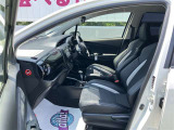高いホールド性で運転姿勢が安定します。長距離ドライブでも疲れにくいのが魅力です。快適なドライビングライフをお送りください♪