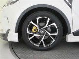 機敏さを引き立てる純正アルミ 225/50 R18 装着!
