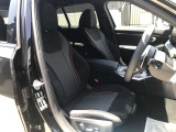 室内は大変綺麗に扱われており、タバコも吸われていない為、車両以外の臭いは感じられません。禁煙車両をご希望の方はこちらのお車をお奨め致します。