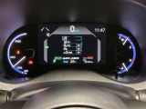 昼夜問わず見やすいメーターです。中央のディスプレイよりお車の情報を確認することができます。