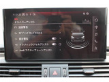 高速道路などで走行速度が約65km/h - 250km/hまでの間、車両が走行レーンを越えないようドライバーをアシストします。認識した車線内での走行を維持するため、穏やかにステアリングを自動補正。