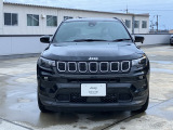 「どこにでも行ける。何でもできる。」Jeepに息づく自由の精神はその素晴らしい性能で、Jeepだから辿り着ける未知なる世界へ誘い心と身体を開放します。