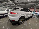 認定中古車ショールームもございます!広いスペースで、さらにごゆっくりとご覧いただけるようになりました。