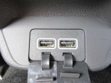 センターコンソールの後端にUSB(A)スロットを2基搭載♪♪