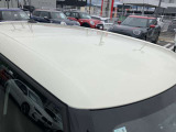 リアフォグランプが付いております。雨や霧が深い日に点灯することで、後車からの追突を防止する役割があります。