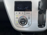 【オートエアコン】一度お好みの温度に設定すれば、車内の温度を検知し風量や温度を自動で調整。暑い…寒い…と何度もスイッチ操作をする必要はありません。快適な車内空間には必須の機能ですね♪