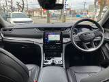こちらがコックピットになります!広々とした室内なのでゆったりとドライブをお楽しみいただけます!