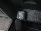 スマートフォンの充電等にも便利な電源ソケットも使いやすい場所に装備されています。