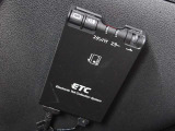 【ETC】今や必需品のETC!高速道路料金所で小銭の出し入れをする必要もなくスムーズに!ETC搭載車両しか通過できないスマートICも利用できます。