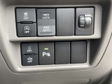 車線逸脱警報装置やエマージェンシーブレーキ等の安全装備も付いております。