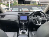 ブラックを基調とした上質な車内インテリアです!