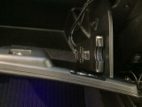 グローブBOX内のカードの取り出しもしやすい場所にETC(Aftermarket品)がついています。高速道路の料金所の通過もラクラクです!。